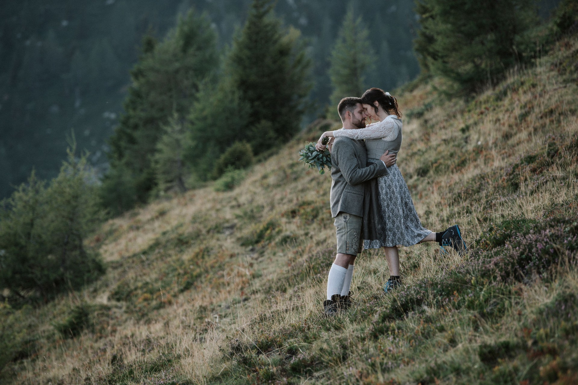 Ehepaar umschlungen - Romantisch